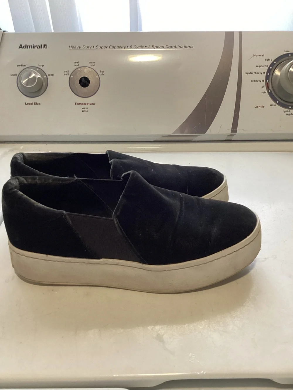 Men's Slip-On Casual Sneakers in Black